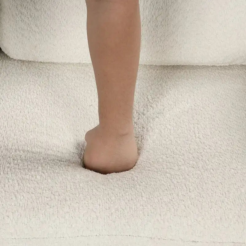 Canapé-lit avec pouf de rangement, peut être converti en lit de salon.