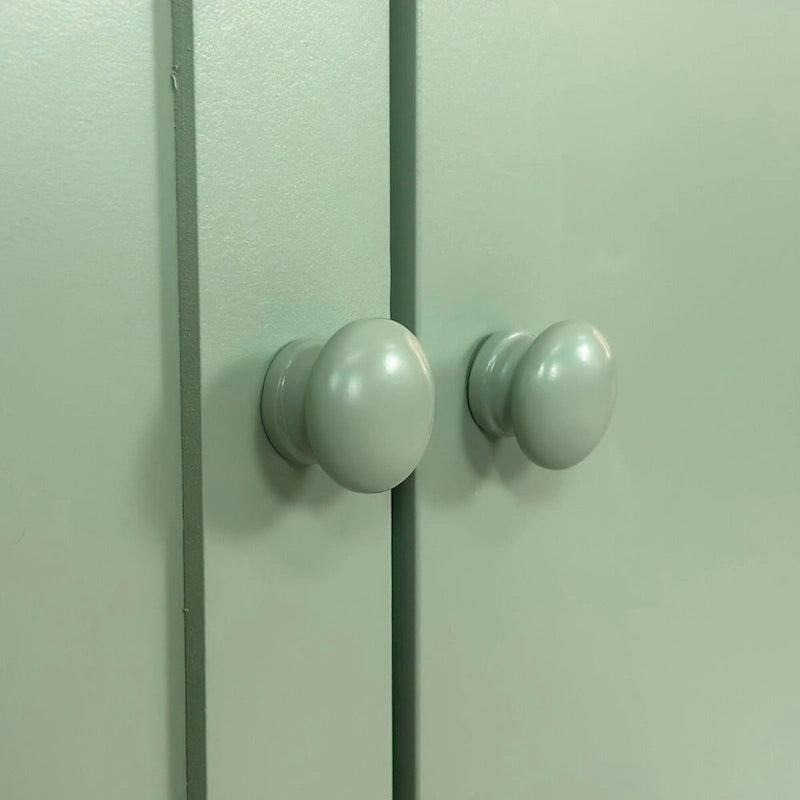 Meuble de rangement sculpté à quatre portes, élégant et pratique