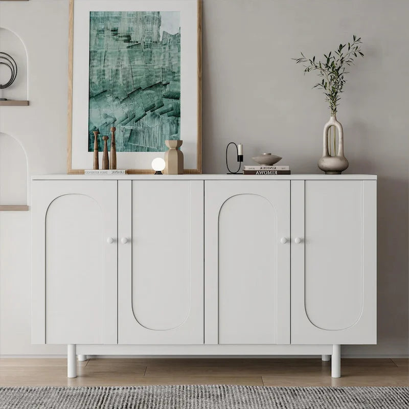 Meuble de rangement sculpté à quatre portes, élégant et pratique