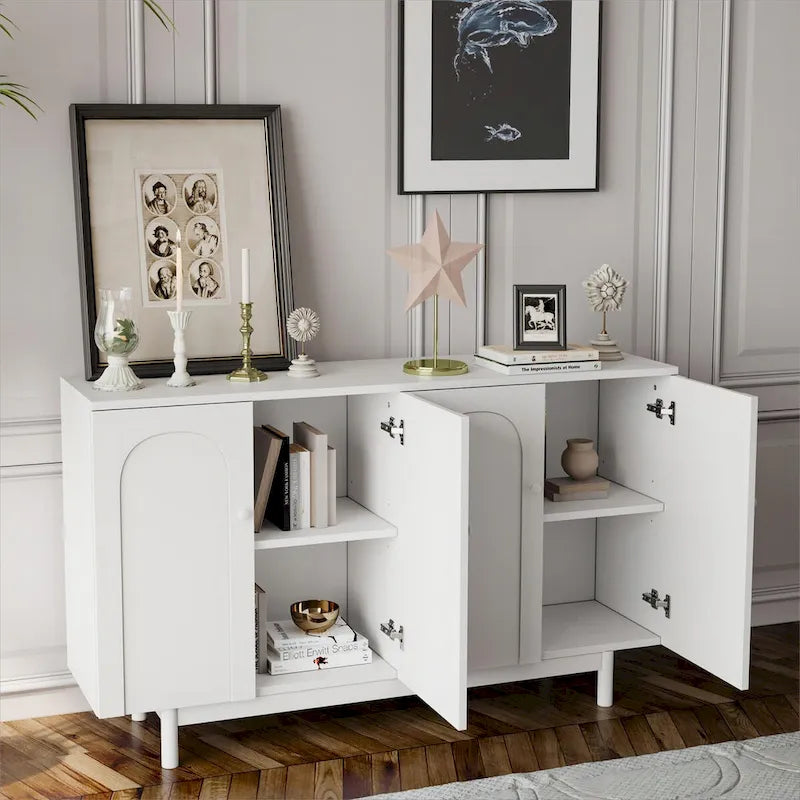 Meuble de rangement sculpté à quatre portes, élégant et pratique