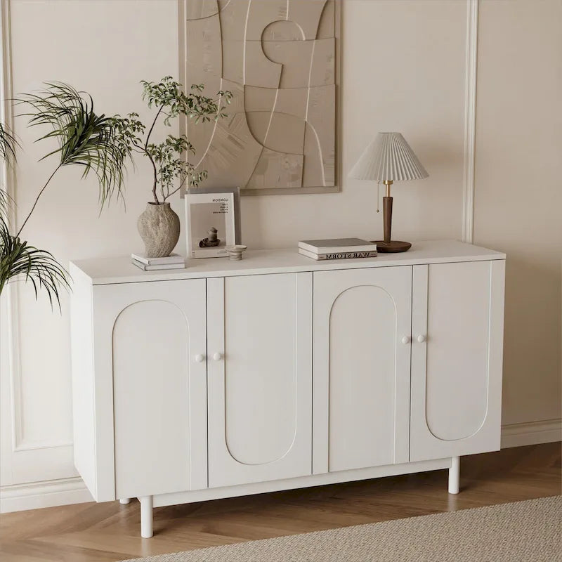 Meuble de rangement sculpté à quatre portes, élégant et pratique