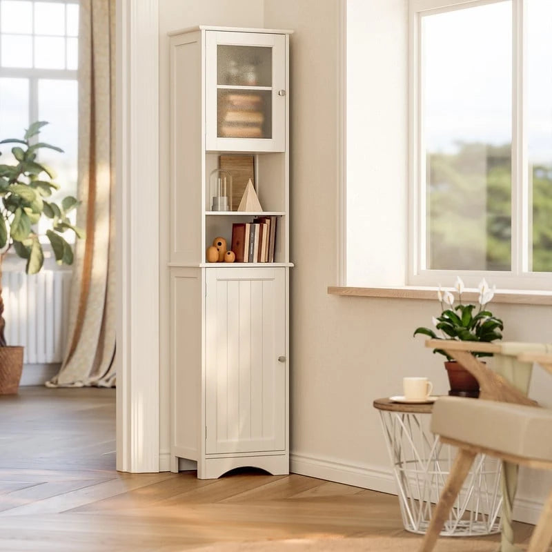Portes et étagères ouvertes d'un meuble de salle de bain autoportant, étroit et haut