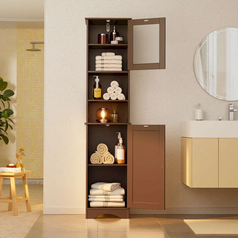 Portes et étagères ouvertes d'un meuble de salle de bain autoportant, étroit et haut