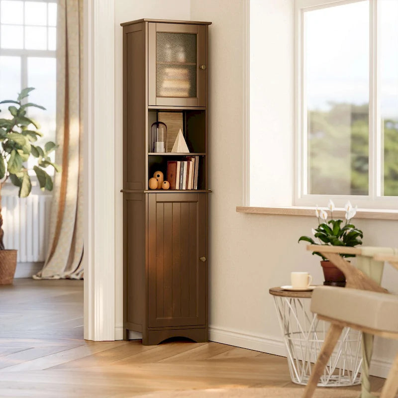 Portes et étagères ouvertes d'un meuble de salle de bain autoportant, étroit et haut