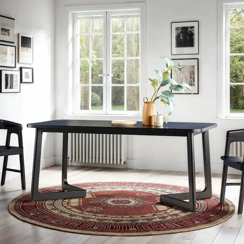 Table de salle à manger moderne en bois massif avec pieds géométriques